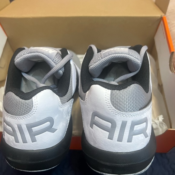 SOLD Brand new in box Nike Air Mavin Lows. Size 10 - Picture 2 of 4